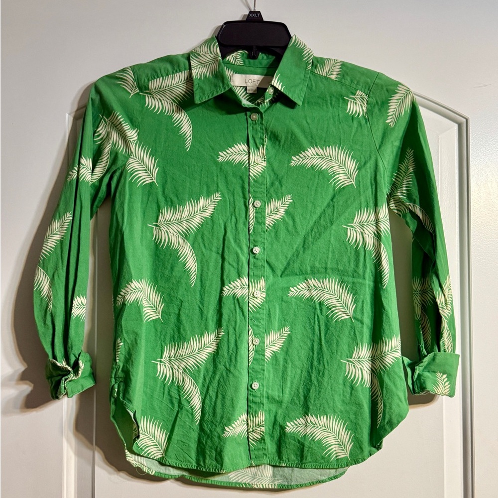 LOFT Button Down Shirt Womens XS Green Tropical Palm Leaf Print Long Sleeve‎